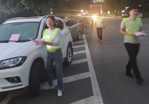 安丘市醫(yī)療保障局組織開(kāi)展安全文明停車引導(dǎo)志愿服務(wù)活動(dòng)，提升停車服務(wù)質(zhì)量